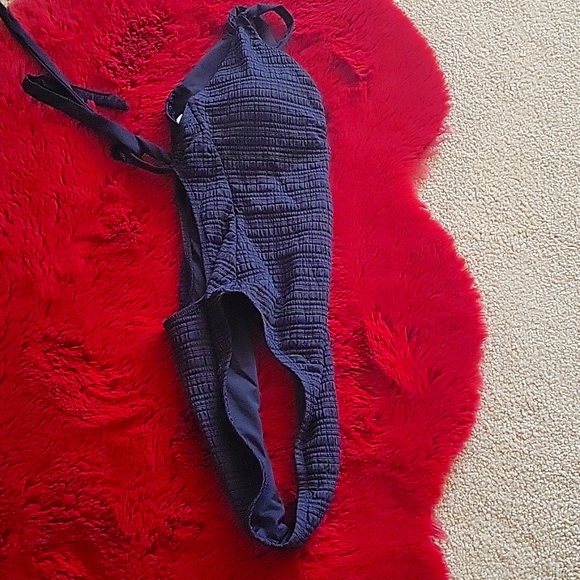 BECCA black swimsuit textured w/gold bull ring at chest plunge front hi legs NWT - Picture 3 of 9